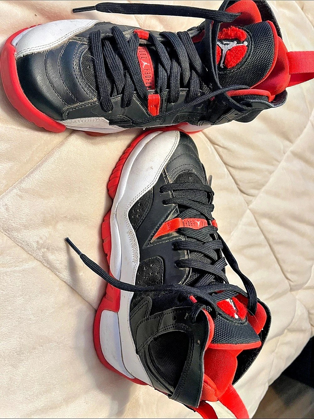 Air Jordan 4 Retro Black & Red Sneakers Boys US 5Y